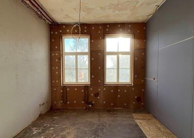 Gründerzeitbau in Fürth mit Holzfaser-Innendämmung UdiIN RECO von UdiDämmsysteme ausgestattet, es erfüllt die KfW-Anforderung für das "Effizienzhaus Denkmal" ebenso wie die Vorgaben nach dem Gebäudeenergiegesetz 2020