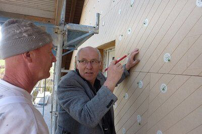 Udi-Baustelleneinweisung Anka und Bernd Unger im Lager von UdiDämmsysteme