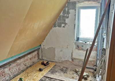 Sanierung eines Badezimmers mit Holzfaser-Innendämmung UdiIN 2CM an Dachschräge