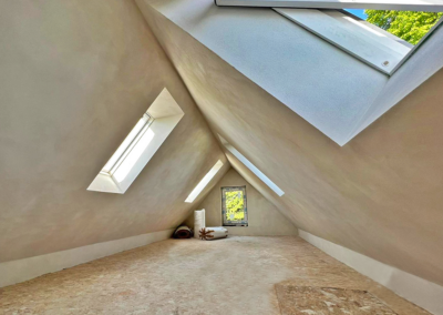 Dachboden nach Sanierung mit Innenausbauplatte UdiCLIMATE fertig verputzt