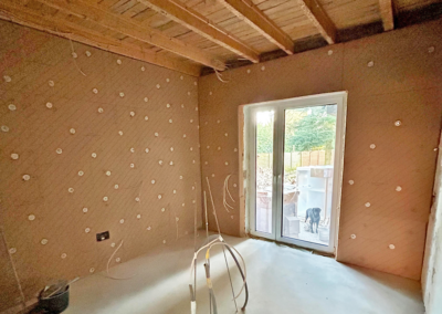 Holzfaser-Innendämmung UdiIN RECO an den Küchenwänden montiert