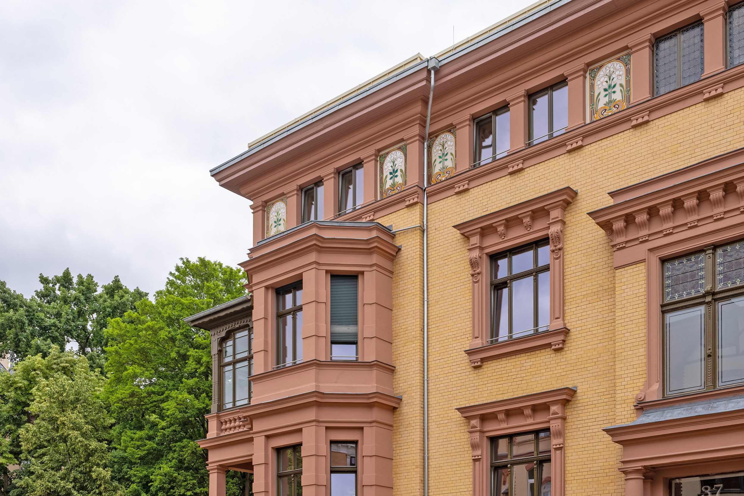 Udi_Oertker_Halle-aussen2 Detailaufnahme der Klinkerfassade