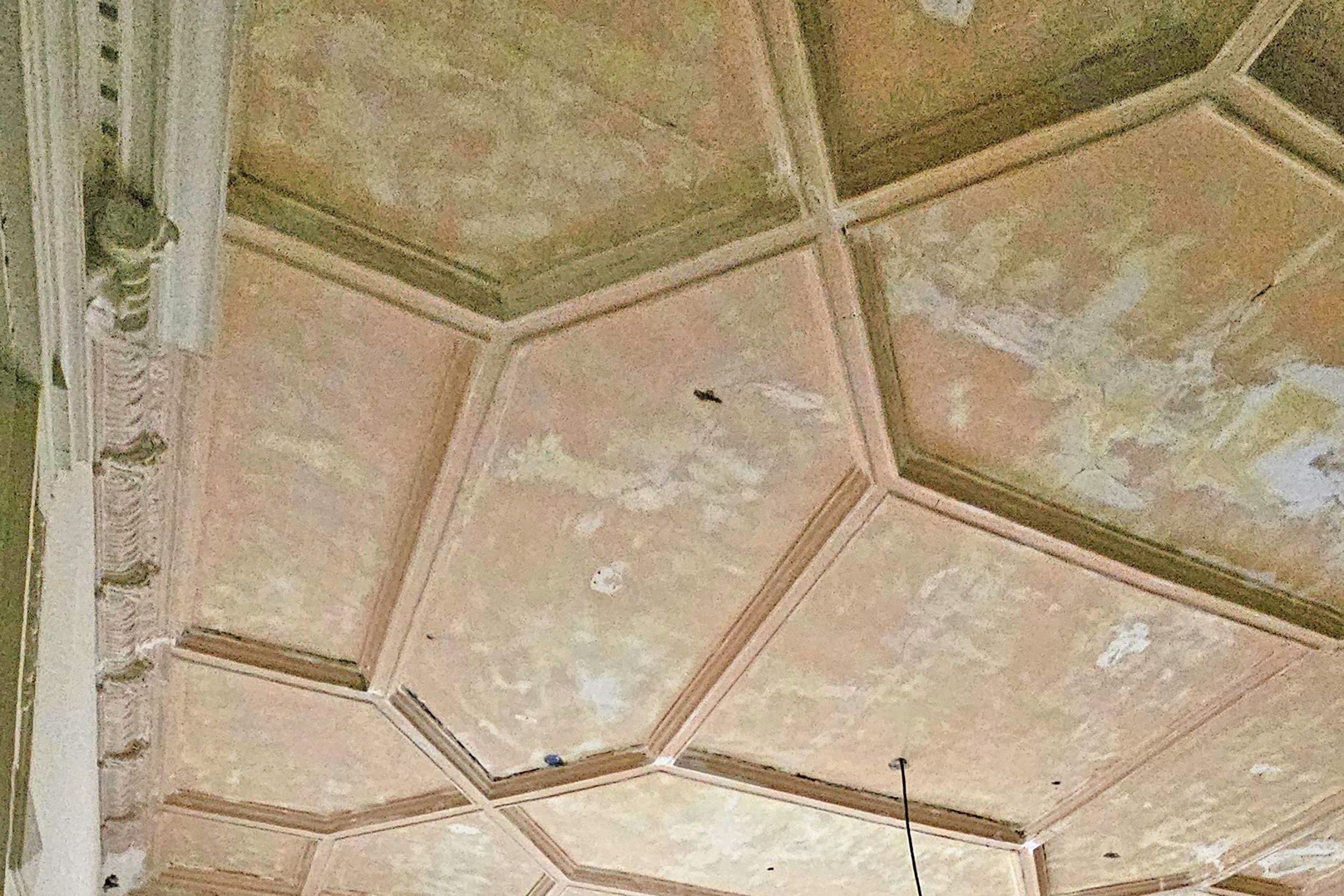 Udi_Oertker_Halle-vorher5 Stuckdecke vor der Restaurierung